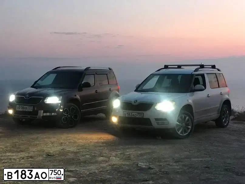 Фото автомобиля SKODA YETI, 2015 — госномер В183АО750. Цвет: Белый