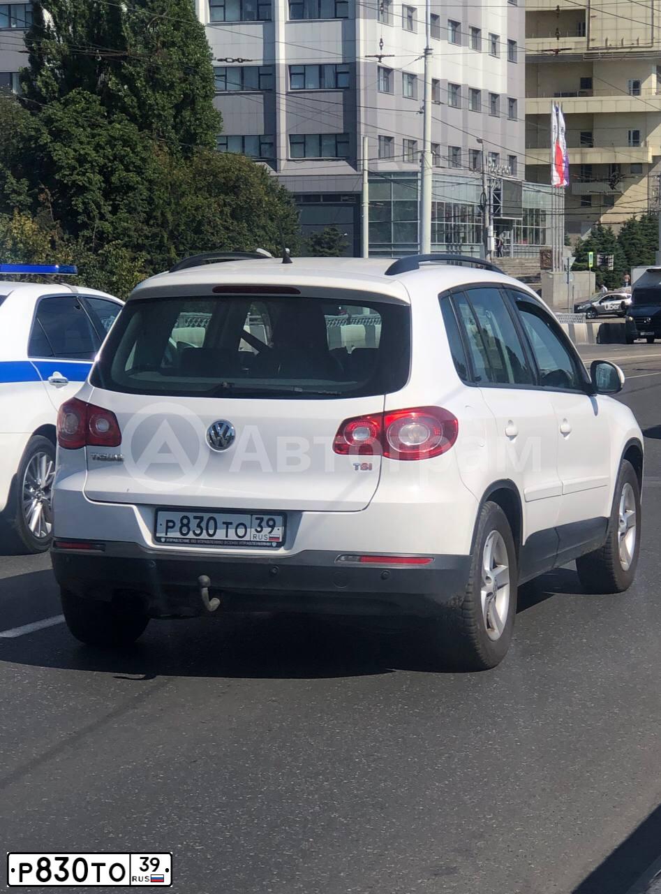 Фото автомобиля VOLKSWAGEN TIGUAN, 2008 — госномер Р830ТО39. Цвет: БЕЛЫЙ