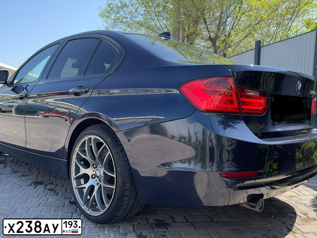 Фото автомобиля BMW SERIE 3, 2012 — госномер К126ОР761. Цвет: Темно-синий