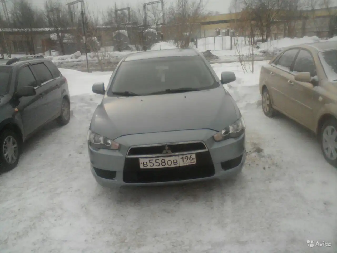 Фото автомобиля MITSUBISHI LANCER, 2010 — госномер В558ОВ196. Цвет: СЕРО-ЗЕЛЕНЫЙ