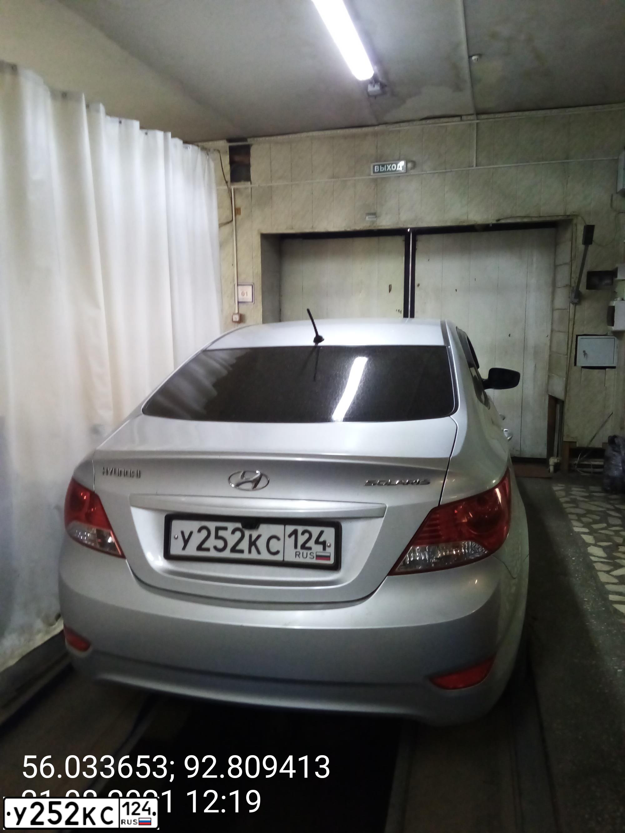 Фото автомобиля HYUNDAI SOLARIS, 2013 — госномер У252КС124. Цвет: СЕРЕБРИСТЫЙ