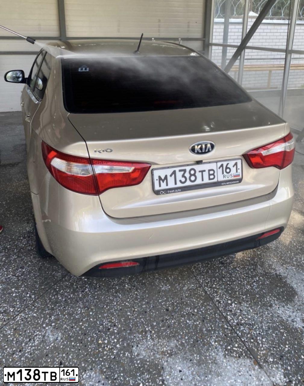 Фото автомобиля KIA RIO, 2014 — госномер К051ТХ126. Цвет: БЕЖЕВЫЙ