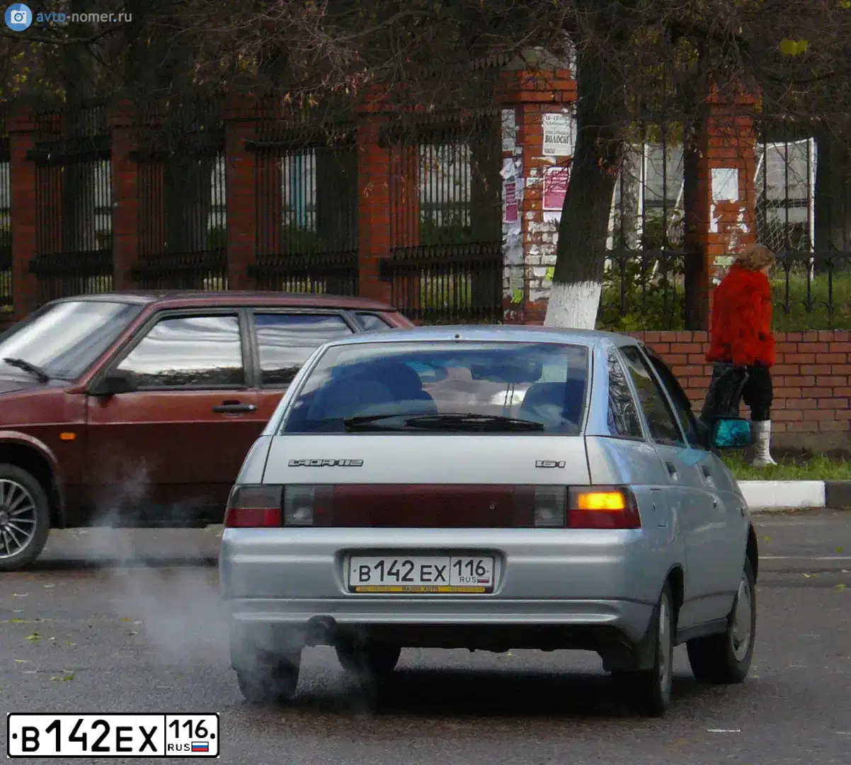 Фото автомобиля LADA 2112, 2007 — госномер В142ЕХ116. Цвет: СЕРЕБРИСТО-ЖЕЛТО-ГОЛУБОЙ