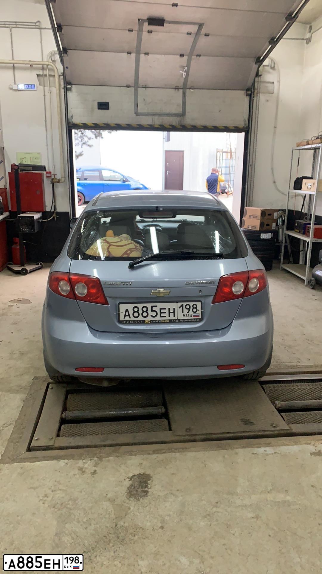 Фото автомобиля CHEVROLET LACETTI, 2010 — госномер А885ЕН198. Цвет: ГОЛУБОЙ