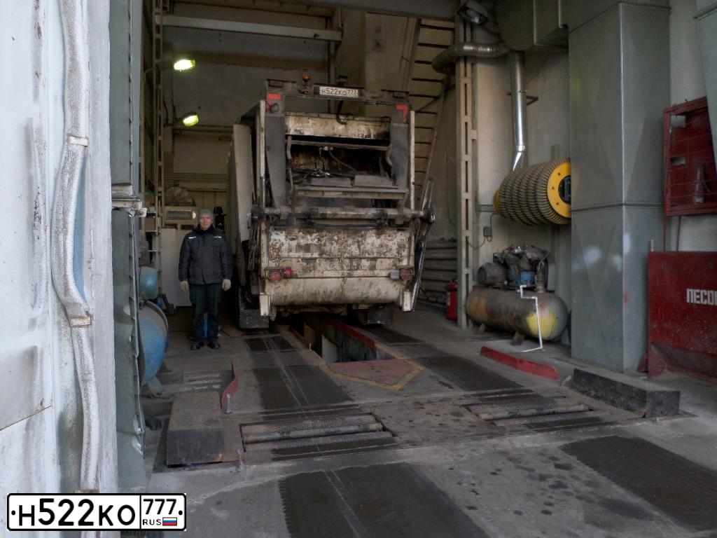 Фото автомобиля SCANIA SERIE P /6X2/, 2014 — госномер Н522КО777. Цвет: Белый