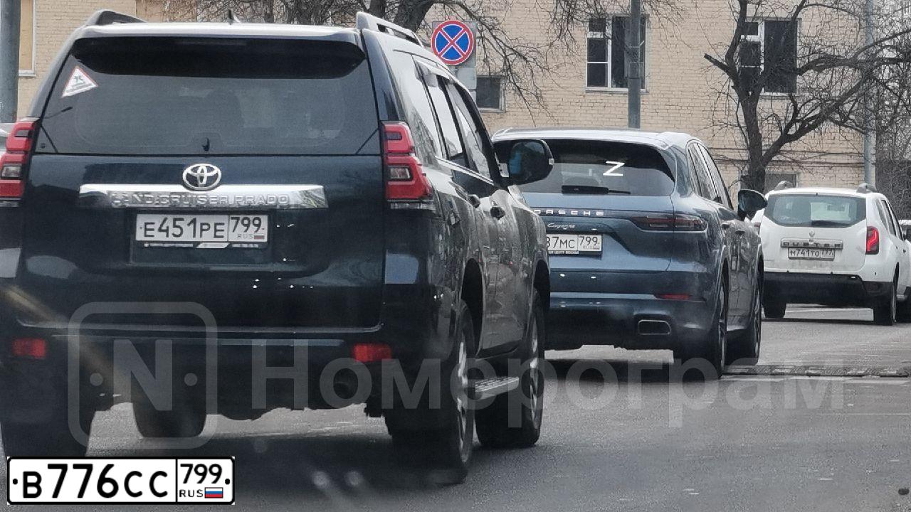 Фото автомобиля PORSCHE CAYENNE, 2010 — госномер Н820ЕН50. Цвет: Коричневый