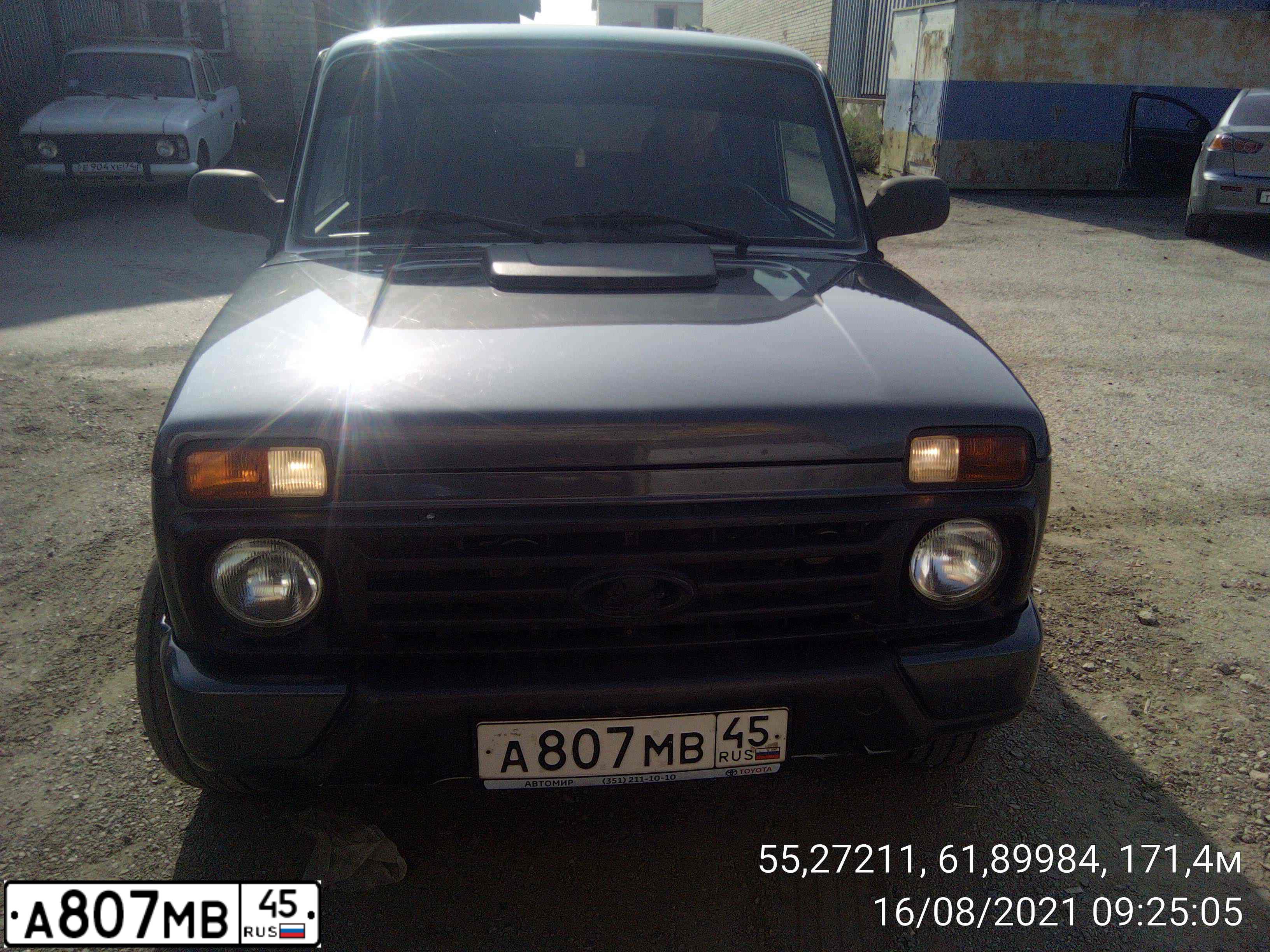 Фото автомобиля LADA 2121 NIVA, 2016 — госномер А807МВ45. Цвет: СЕРЕБРИСТЫЙ ТЕМНО-СЕРЫЙ