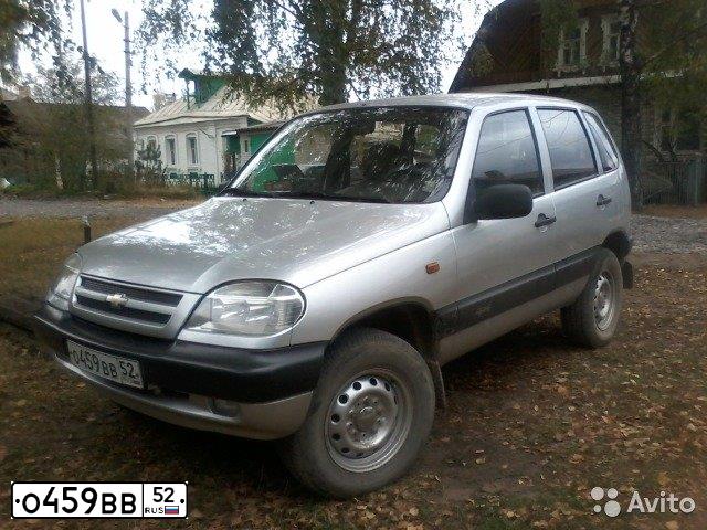 Фото автомобиля CHEVROLET NIVA, 2003 — госномер О459ВВ52. Цвет: Серебристый