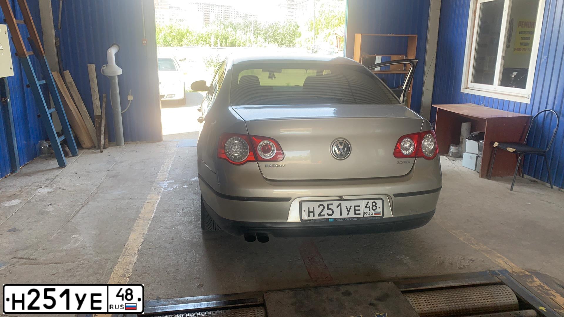 Фото автомобиля VOLKSWAGEN PASSAT, 2007 — госномер Н251УЕ48. Цвет: БЕЖЕВЫЙ