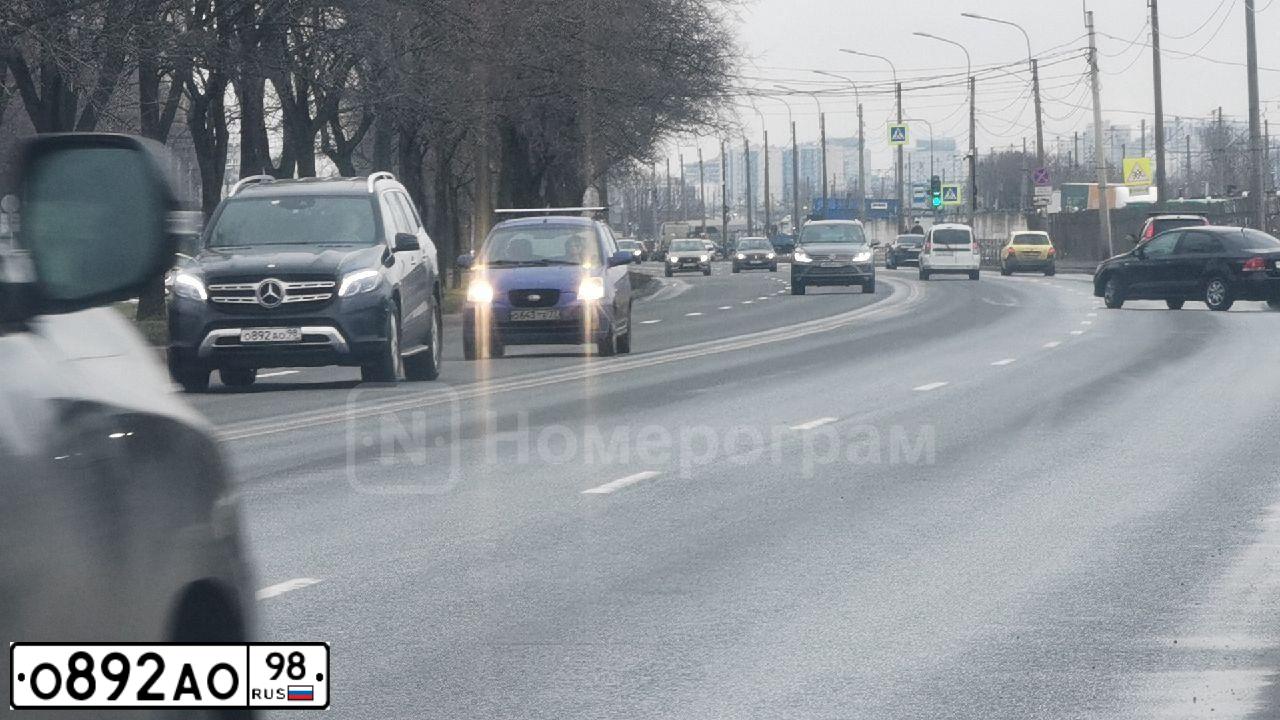 Фото автомобиля TOYOTA HIGHLANDER, 2014 — госномер О892АО98. Цвет: Серый
