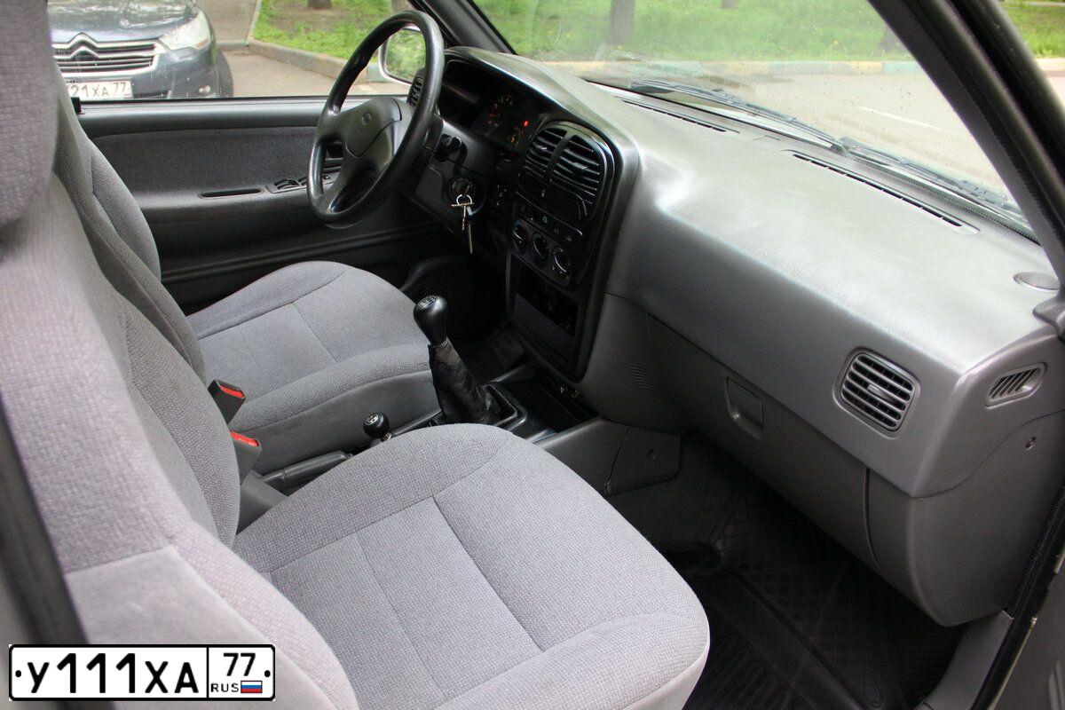 Фото автомобиля ALFAROMEO ALFA 164, 1989 — госномер У111ХА77. Цвет: ЧЕРНЫЙ