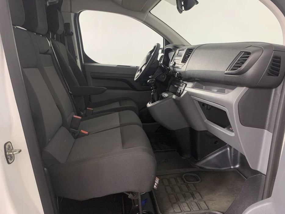 Фото автомобиля CITROEN JUMPY, 2018 — госномер У269СО799. Цвет: Белый