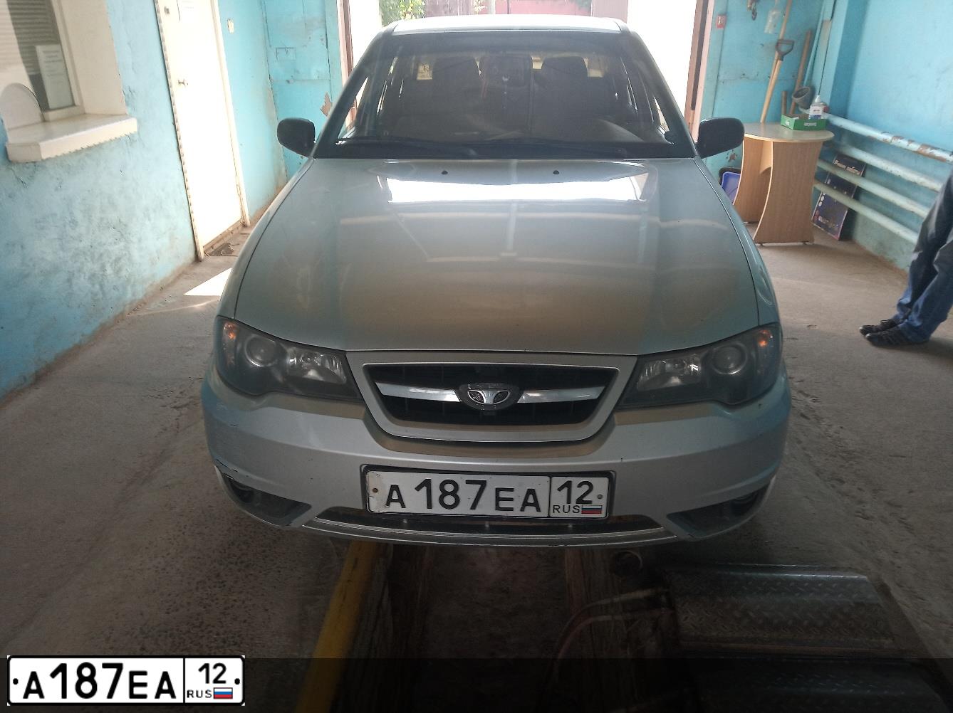 Фото автомобиля DAEWOO NEXIA, 2010 — госномер А187ЕА12. Цвет: СЕРЕБРИСТЫЙ