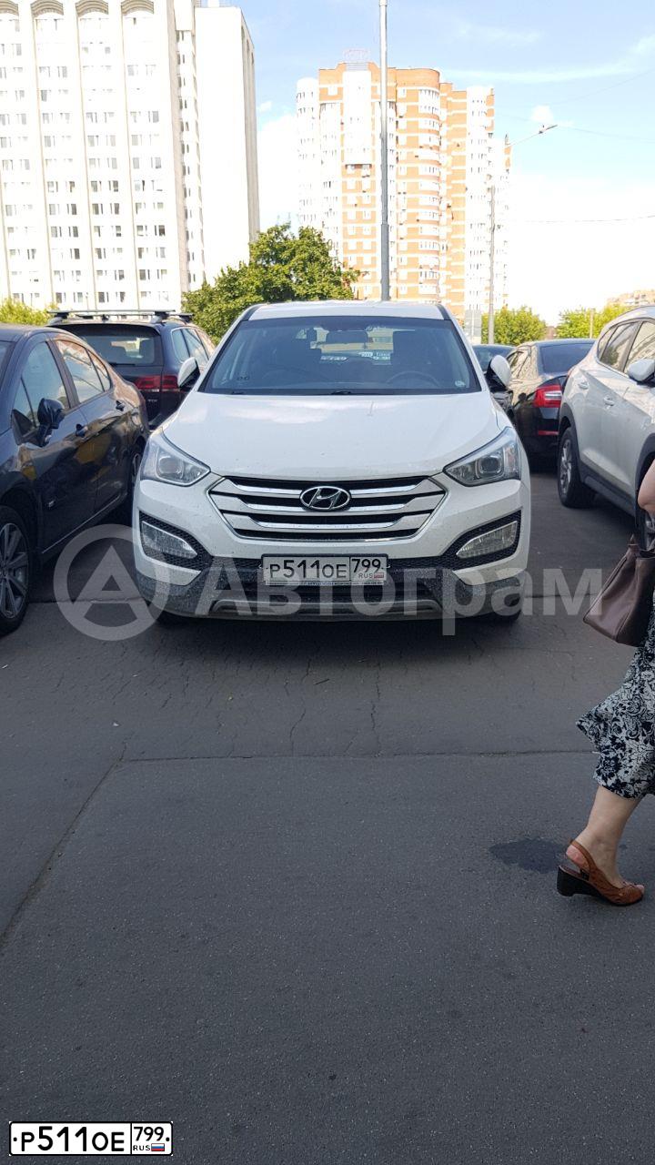 Фото автомобиля HYUNDAI SANTA FE, 2014 — госномер Р511ОЕ799. Цвет: Белый