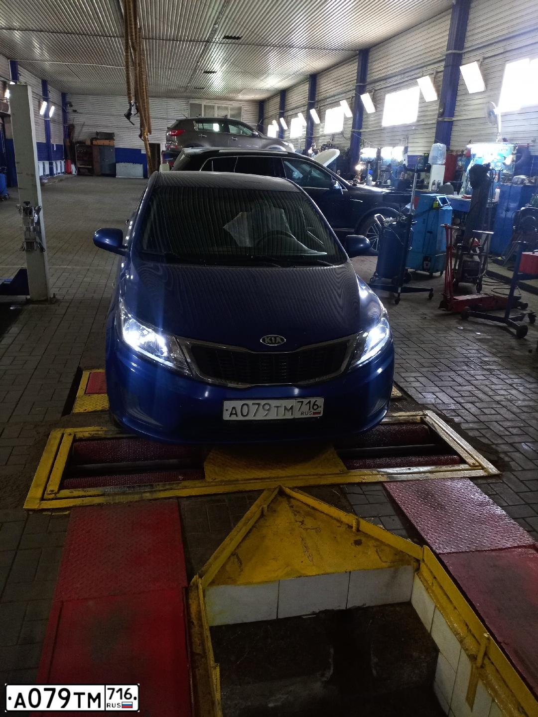 Фото автомобиля KIA RIO, 2012 — госномер М816ВС716. Цвет: синий