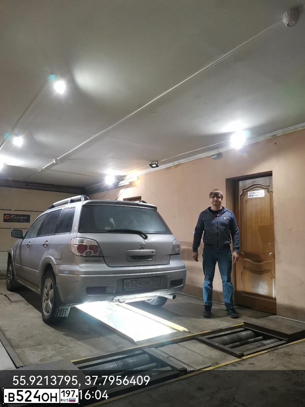 Фото автомобиля MITSUBISHI OUTLANDER, 2006 — госномер В524ОН197. Цвет: СЕРЕБРИСТЫЙ