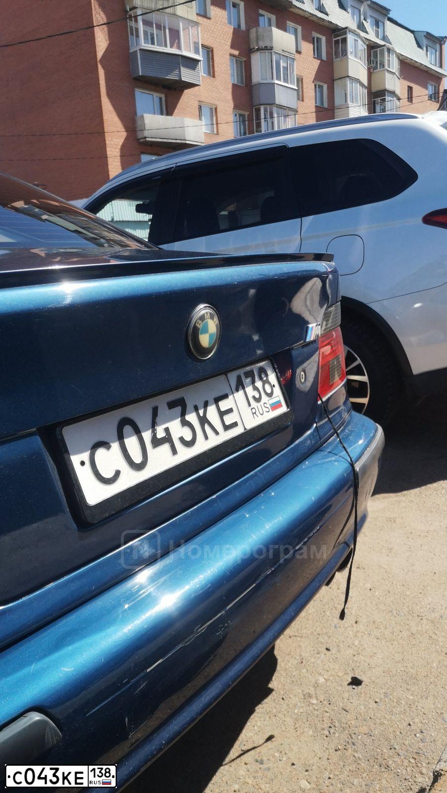 Фото автомобиля BMW SERIE 5, 2002 — госномер С043КЕ138. Цвет: синий