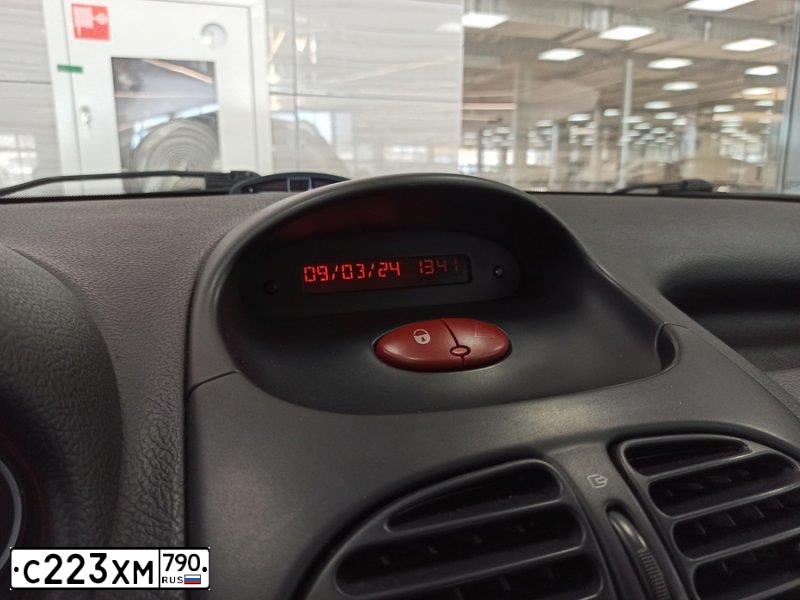 Фото автомобиля PEUGEOT 206, 2005 — госномер С223ХМ790. Цвет: синий