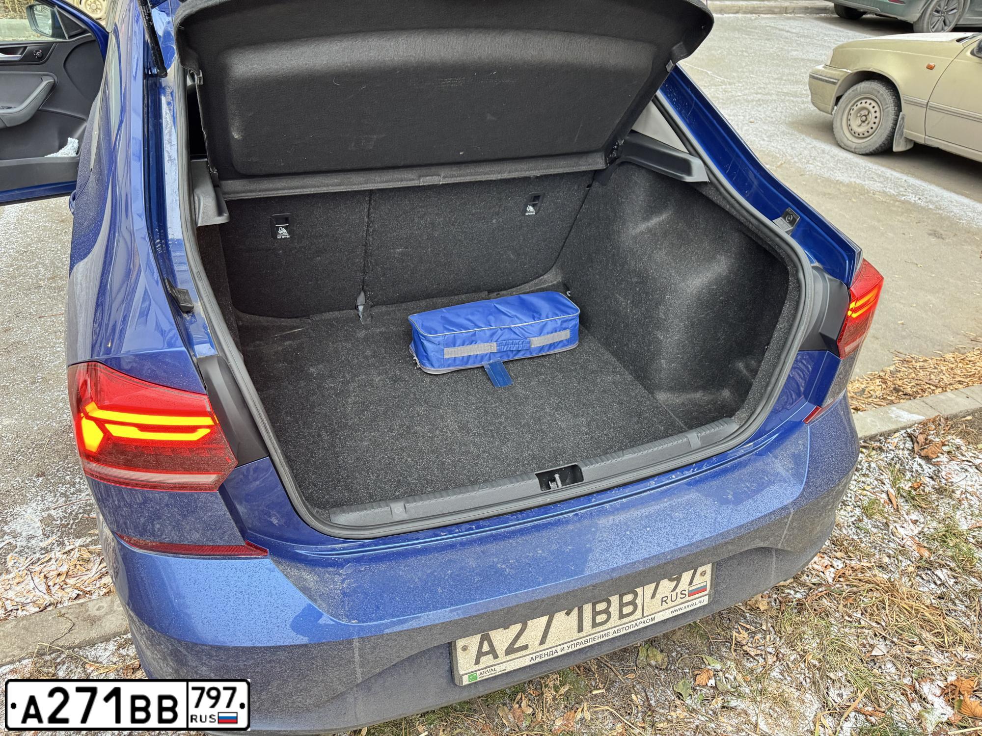 Фото автомобиля VOLKSWAGEN POLO, 2020 — госномер А271ВВ797. Цвет: синий