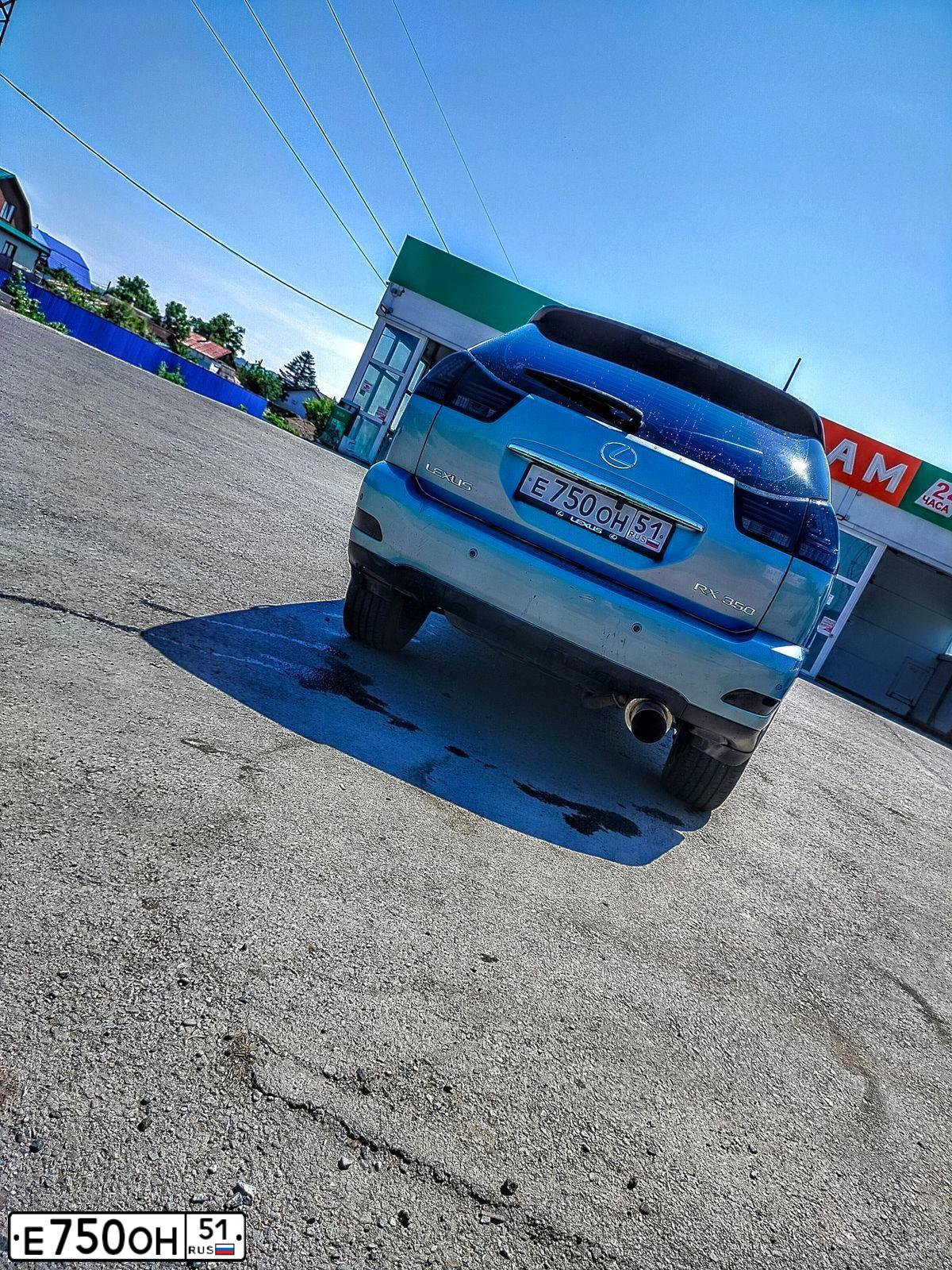 Фото автомобиля LEXUS RX, 2006 — госномер Е750ОН51. Цвет: СВЕТЛО-ГОЛУБОЙ