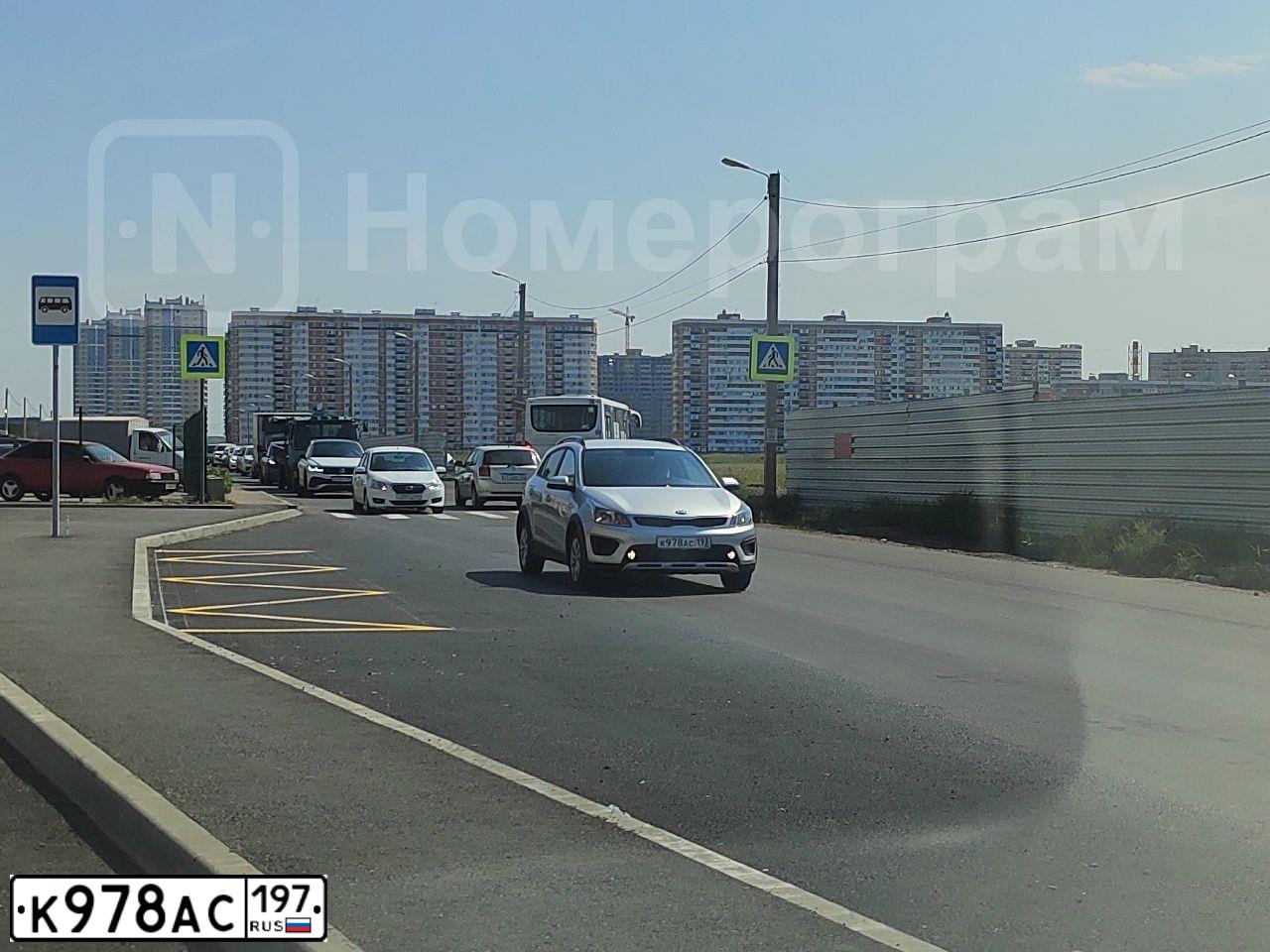 Фото автомобиля PEUGEOT BOXER, 2007 — госномер Р576МС178. Цвет: СИНИЙ