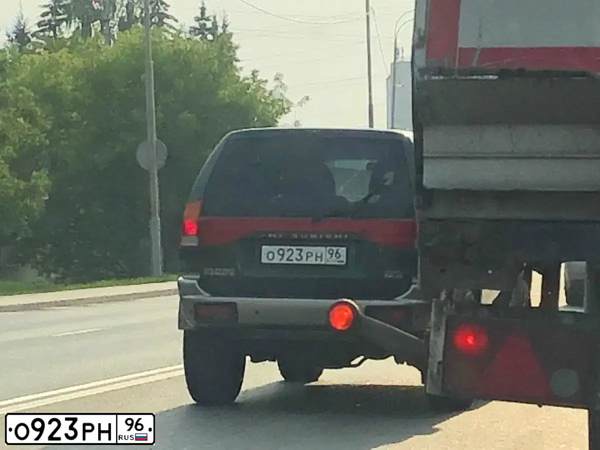 Фото автомобиля MITSUBISHI PAJERO SPORT, 1999 — госномер А836ОА45. Цвет: ЗЕЛЕНЫЙ