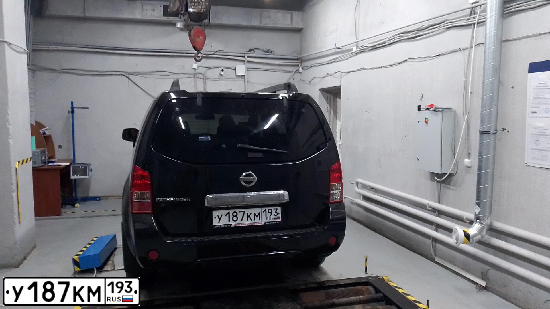 Фото автомобиля NISSAN PATHFINDER, 2012 — госномер Н809НС193. Цвет: ЧЕРНЫЙ