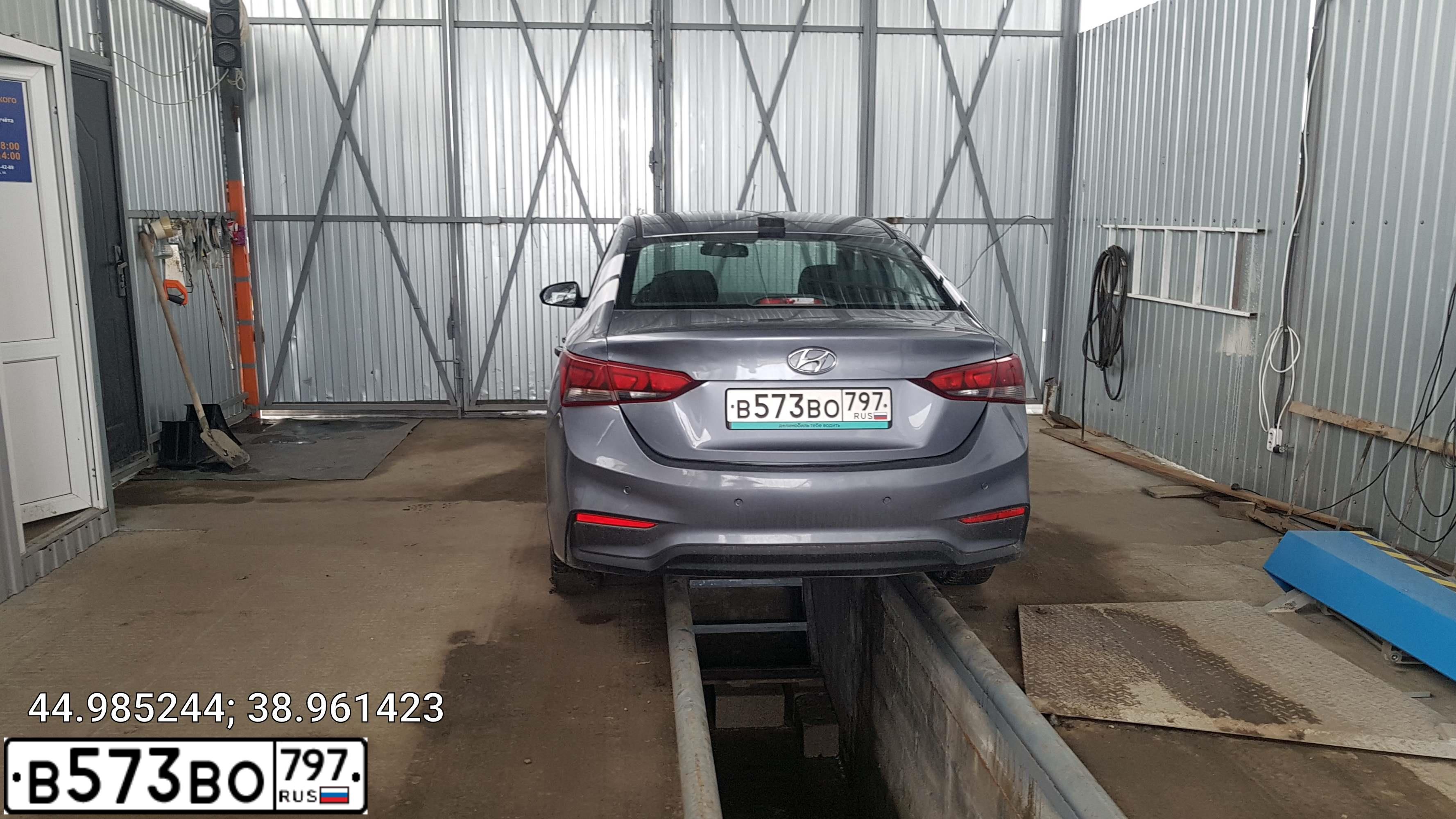 Фото автомобиля HYUNDAI SOLARIS, 2018 — госномер В573ВО797. Цвет: МНОГОЦВЕТНЫЙ