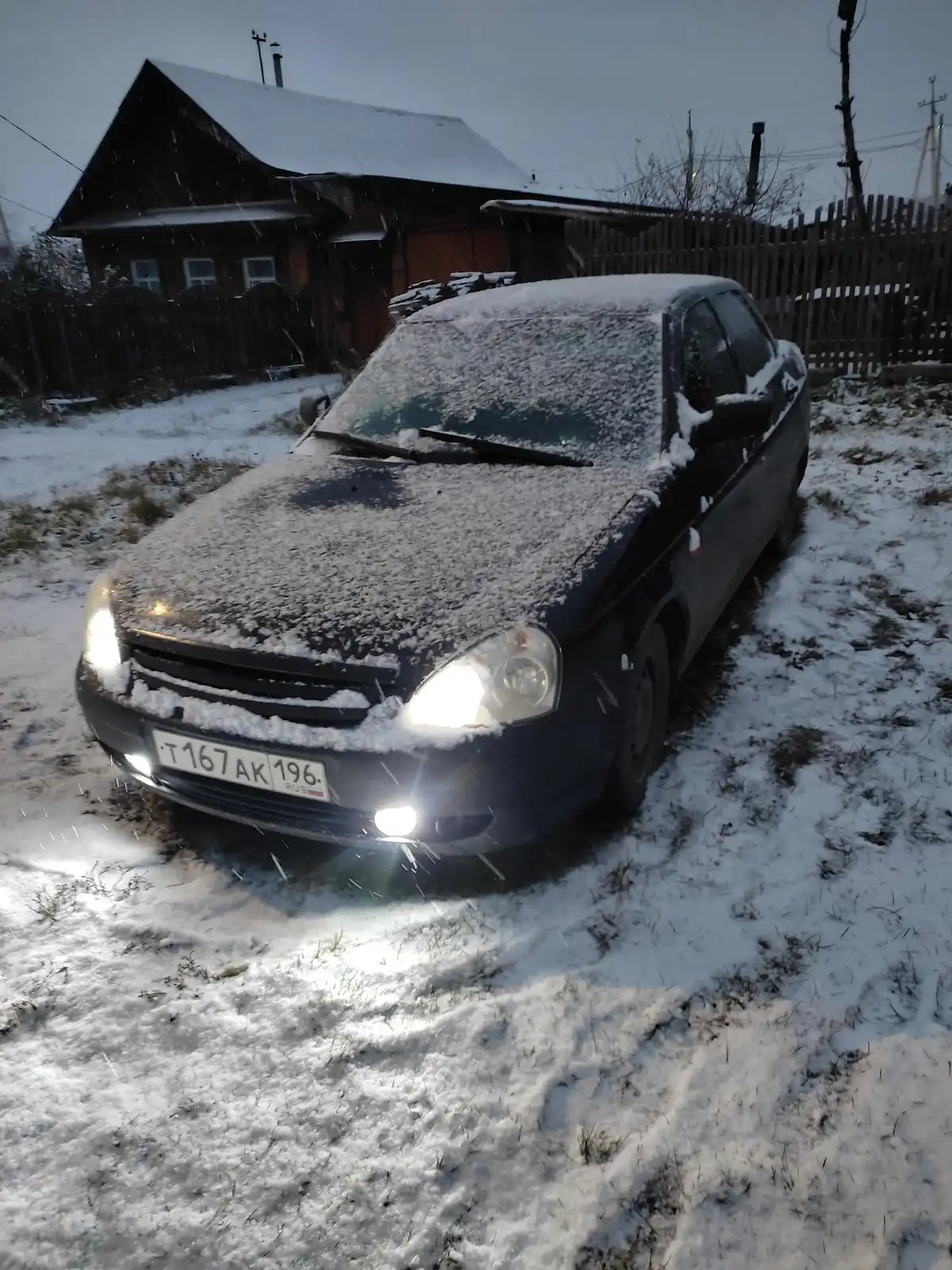 Фото автомобиля LADA 2170 PRIORA, 2009 — госномер Р196СК196. Цвет: Сине-Черный
