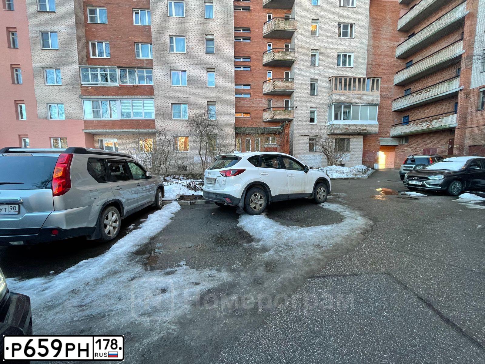 Фото автомобиля MAZDA CX-5, 2013 — госномер Р659РН178. Цвет: БЕЛЫЙ