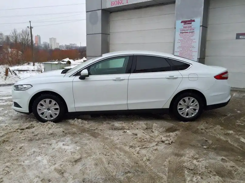 Фото автомобиля FORD MONDEO, 2015 — госномер Х359РЕ31. Цвет: Белый