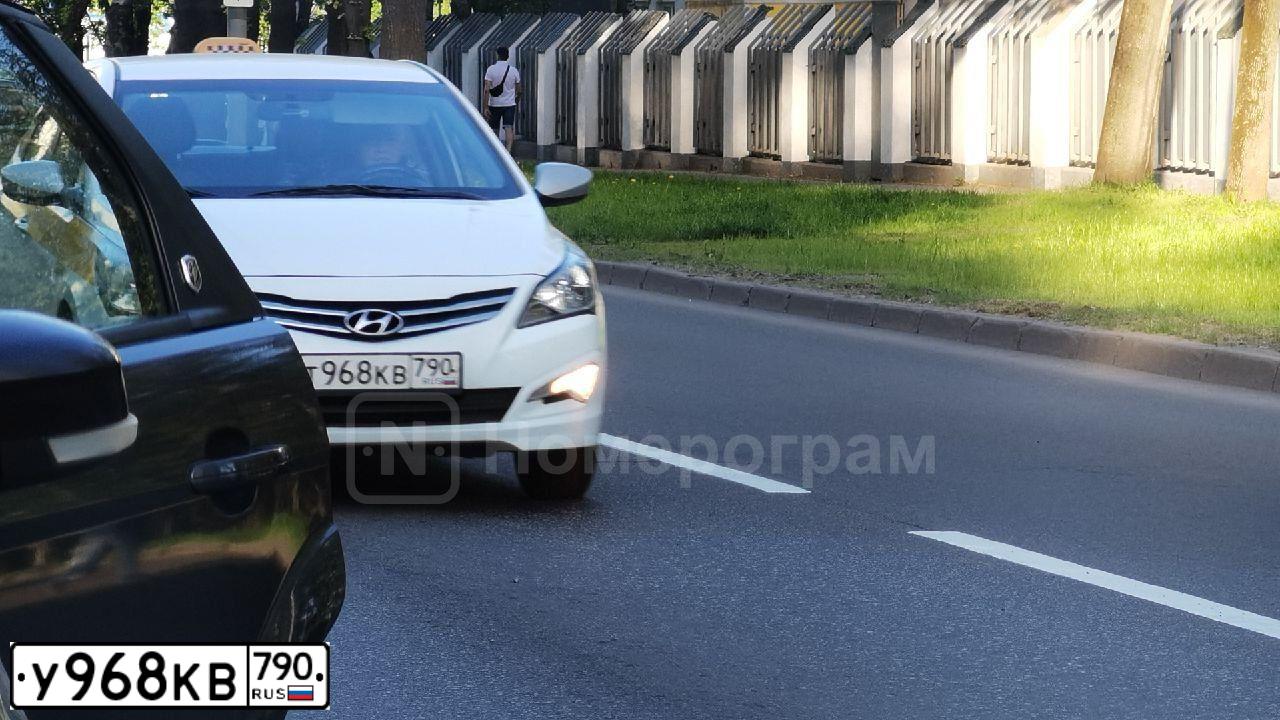 Фото автомобиля AUDI A4, 2014 — госномер У968КВ790. Цвет: Коричневый