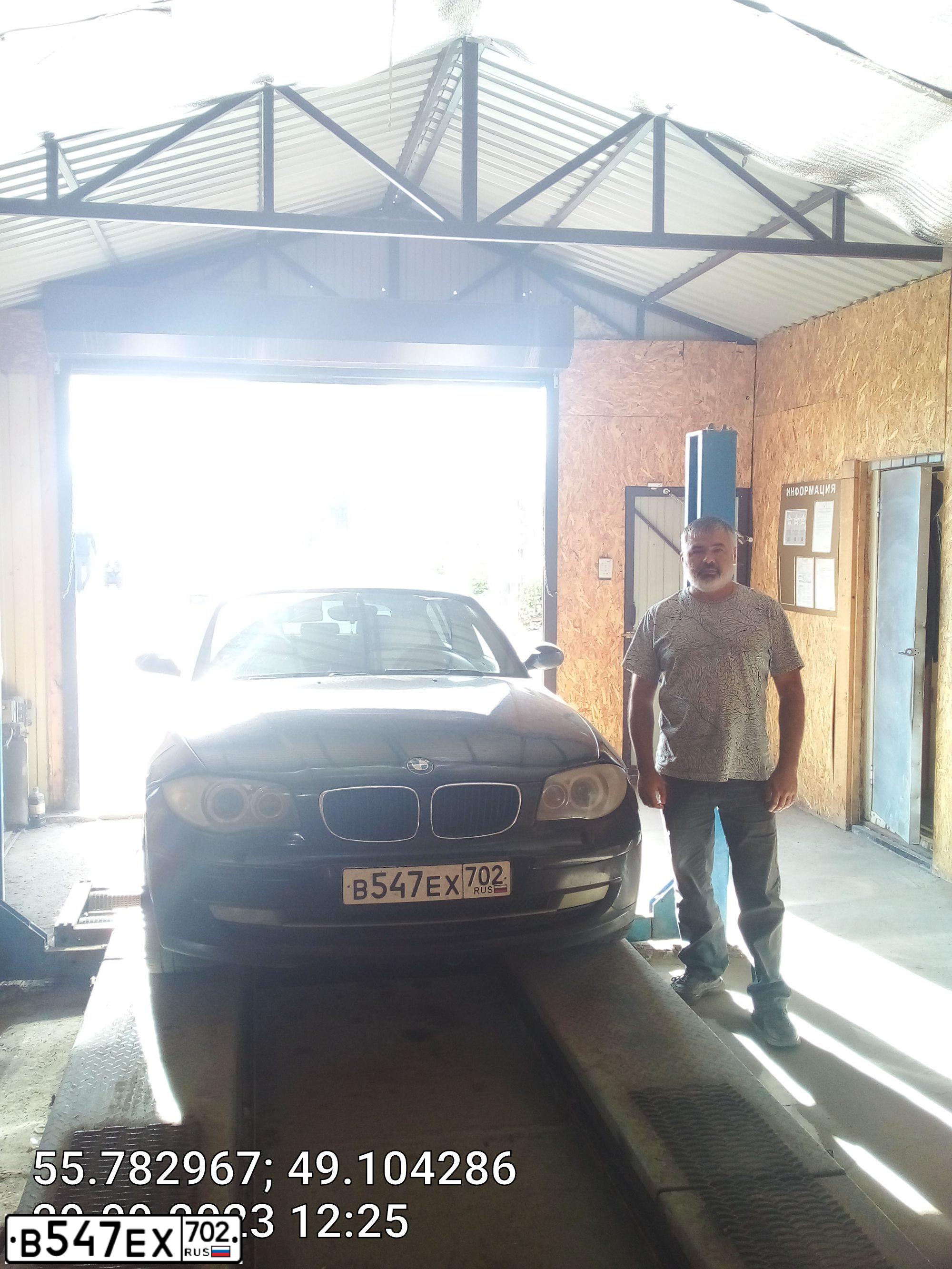 Фото автомобиля BMW 120I, 2007 — госномер У932СМ43. Цвет: ЧЕРНЫЙ