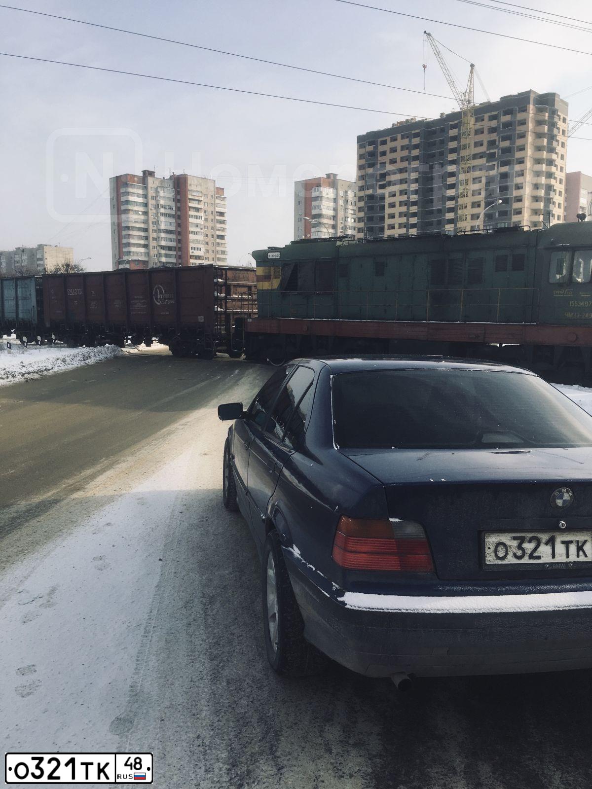 Фото автомобиля BMW SERIE 3, 1996 — госномер О321ТК48. Цвет: синий