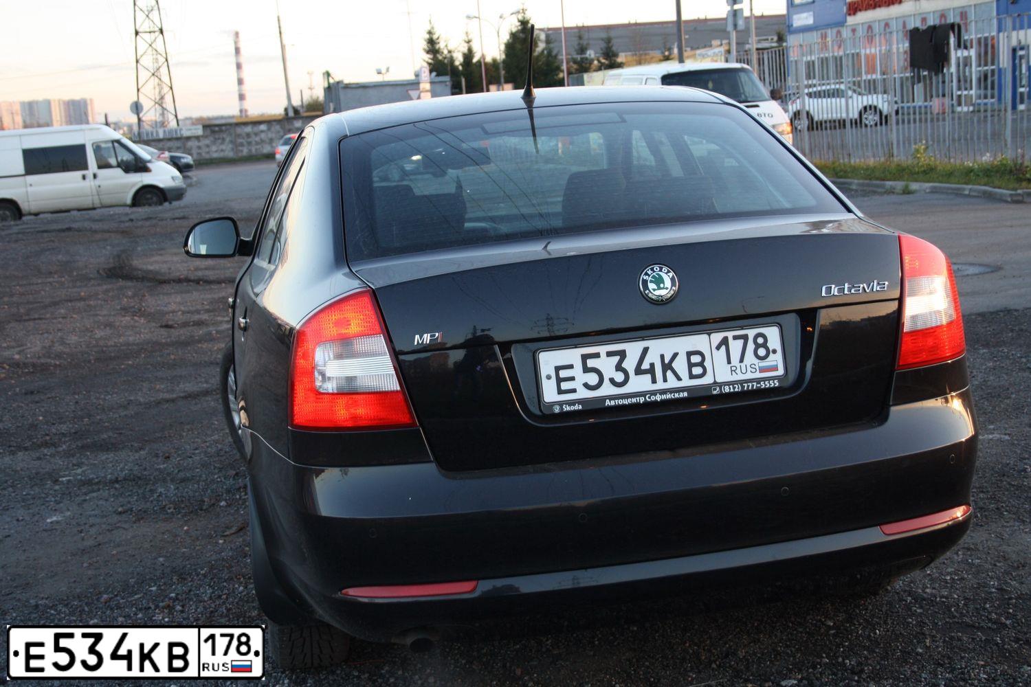 Фото автомобиля SKODA OCTAVIA, 2011 — госномер Е415ХЕ53. Цвет: ЧЕРНЫЙ