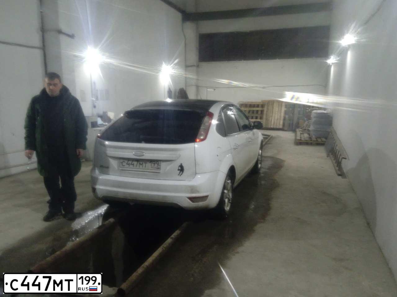 Фото автомобиля FORD D FOCUS, 2008 — госномер С447МТ199. Цвет: Белый