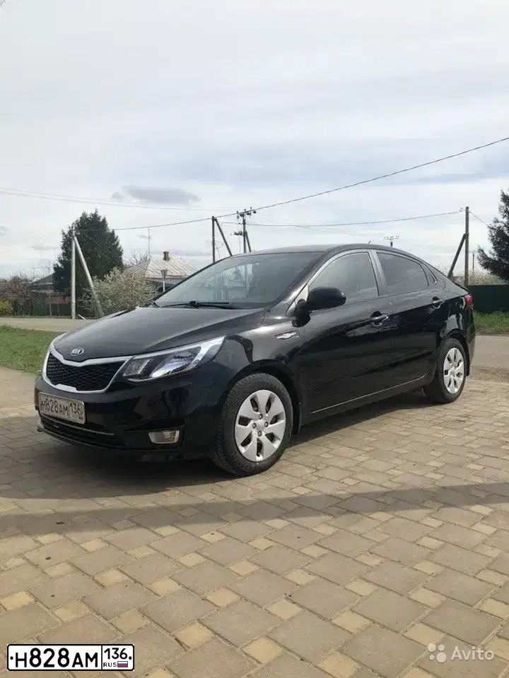 Фото автомобиля KIA RIO, 2016 — госномер Н828АМ136. Цвет: ЧЕРНЫЙ