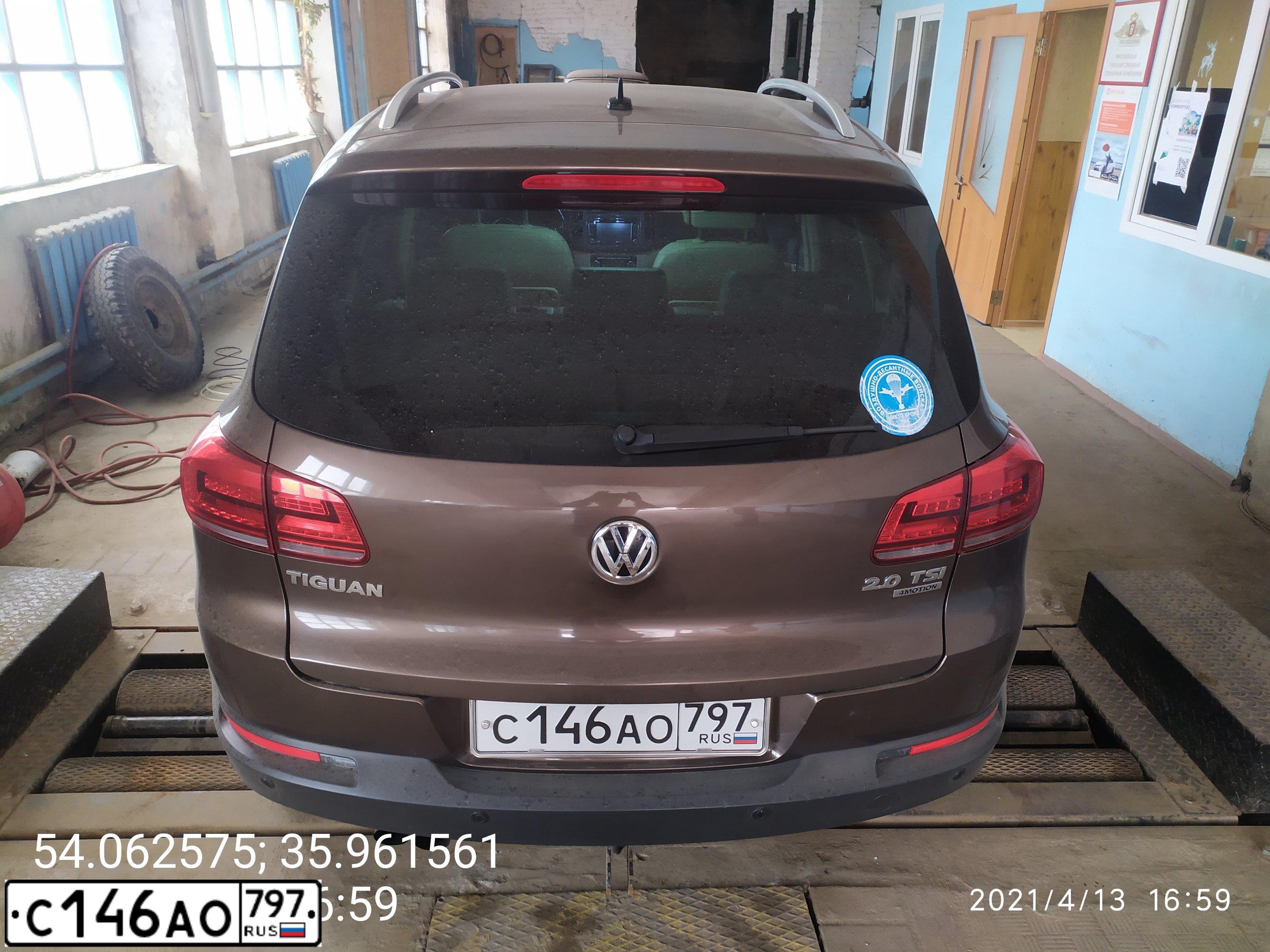 Фото автомобиля VOLKSWAGEN TIGUAN, 2013 — госномер С361ЕО40. Цвет: Коричневый