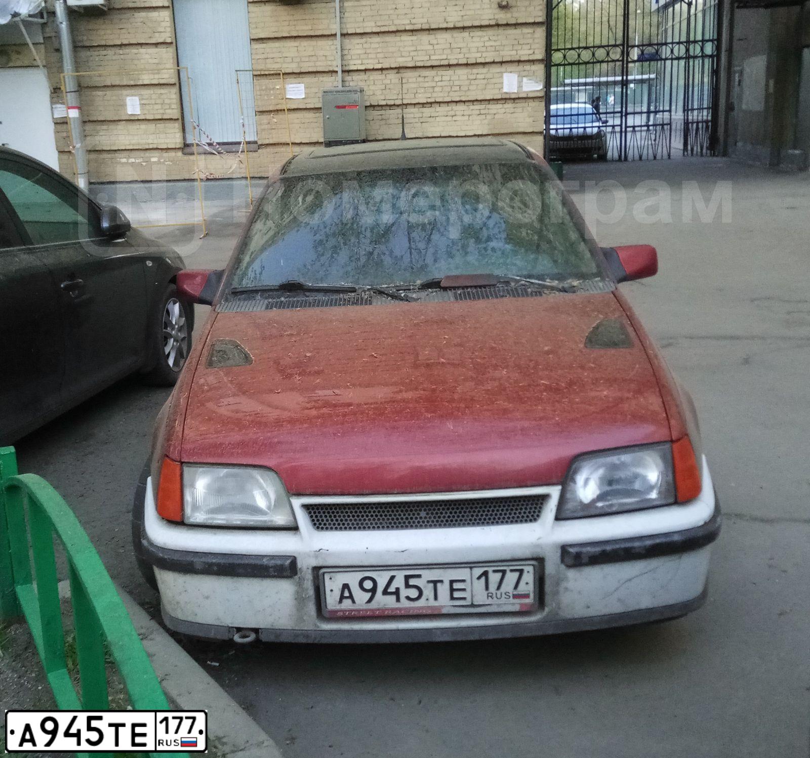 Фото автомобиля OPEL KADETT, 1989 — госномер Т317ТО77. Цвет: ГОЛУБОЙ МЕТАЛЛИК
