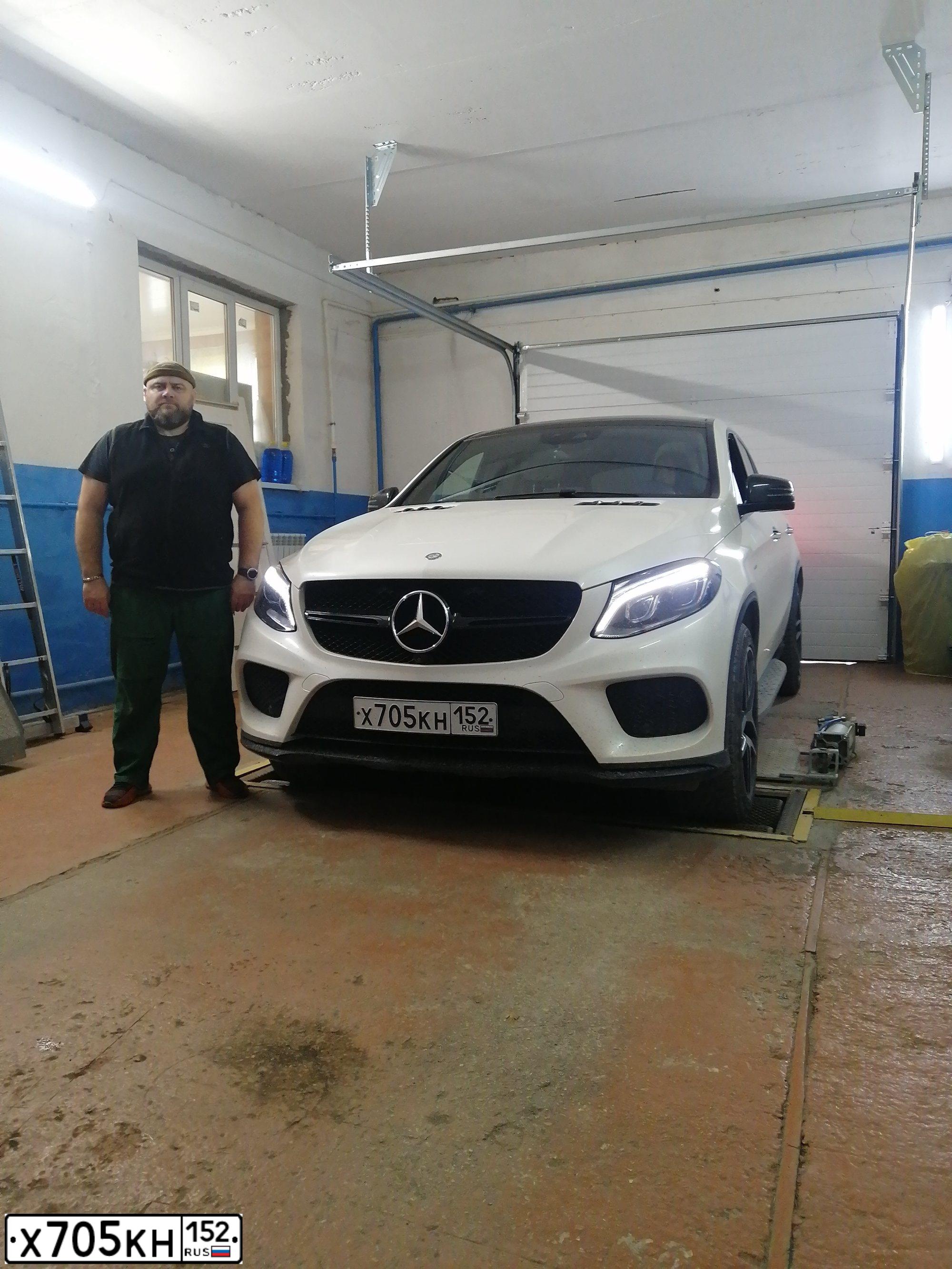 Фото автомобиля MERCEDES GLE-KLASSE, 2015 — госномер О707АТ62. Цвет: Белый