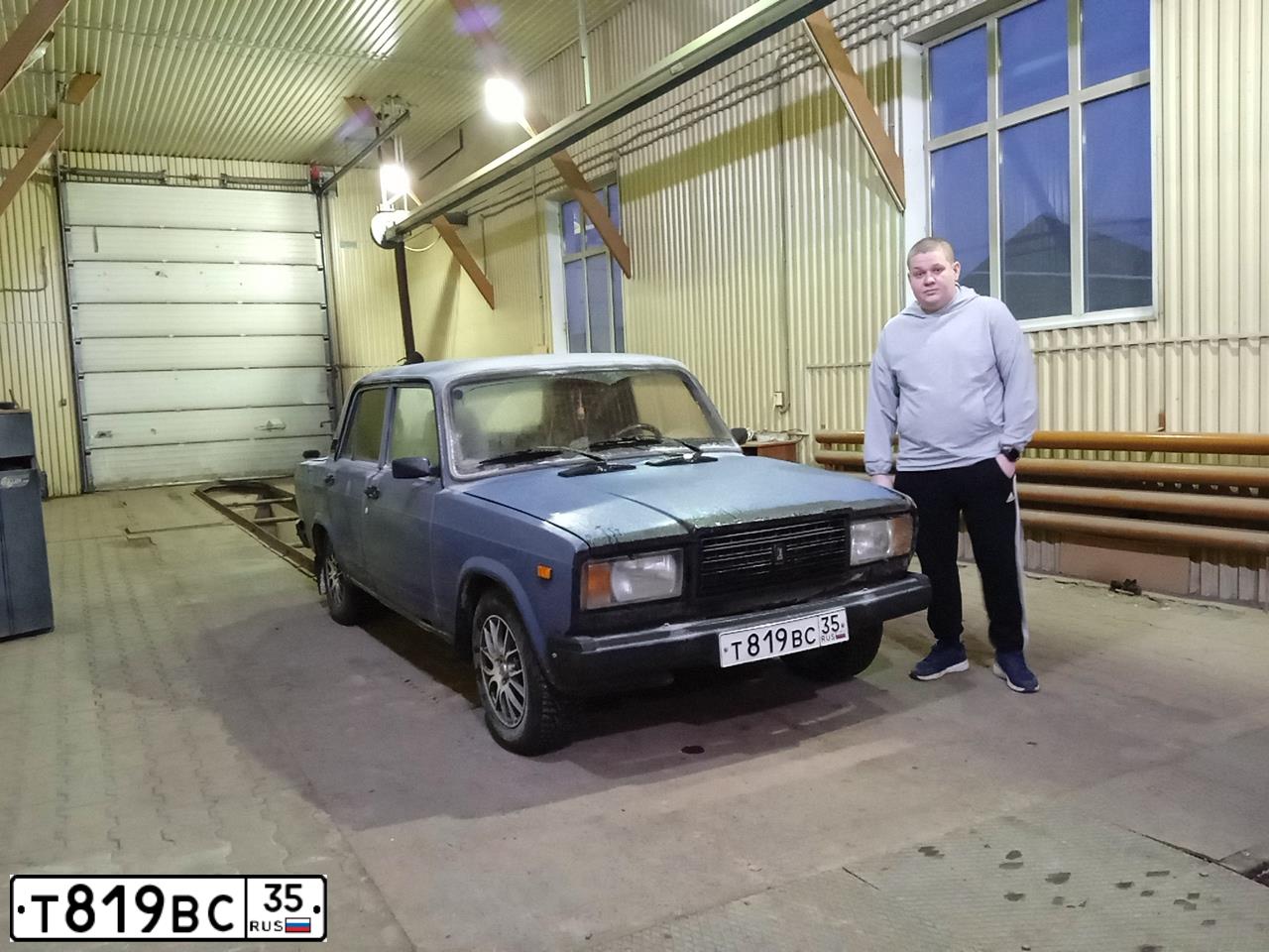 Фото автомобиля LADA 2107, 2006 — госномер М626ВМ35. Цвет: синий