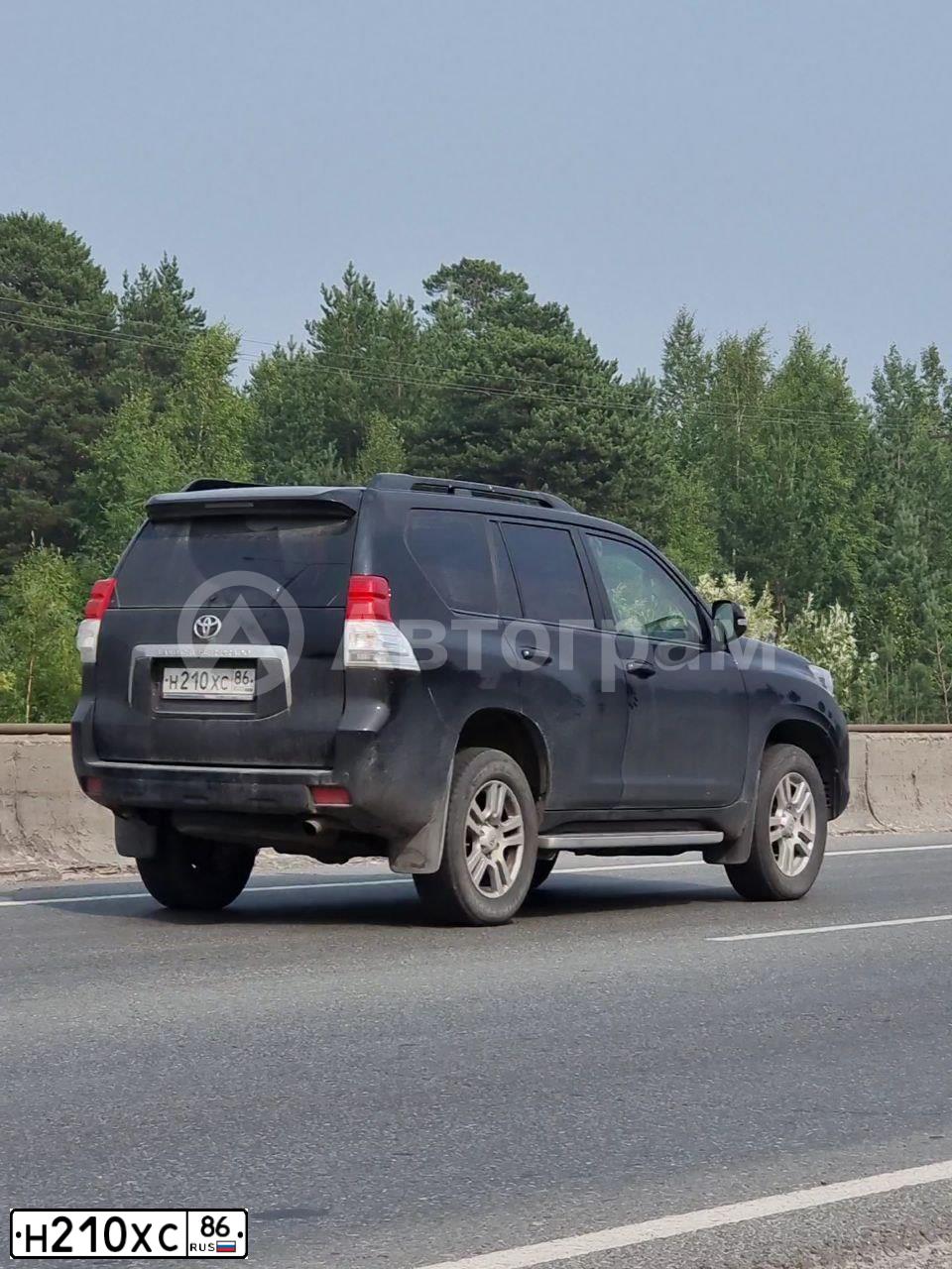 Фото автомобиля TOYOTA LANDCRUISER, 2012 — госномер Н210ХС86. Цвет: ЧЕРНЫЙ
