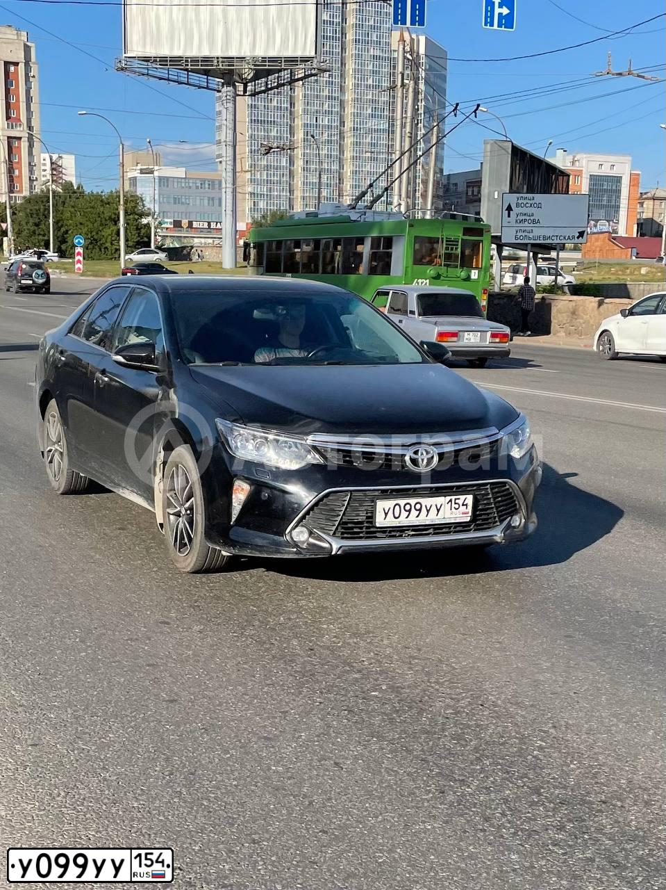 Фото автомобиля TOYOTA CAMRY, 2017 — госномер М099МХ154. Цвет: ЧЕРНЫЙ МЕТАЛЛИК
