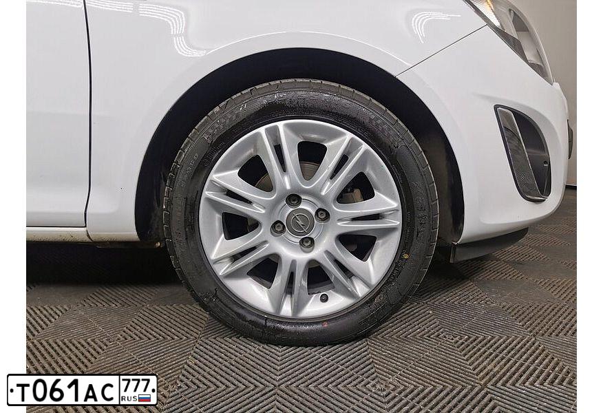 Фото автомобиля OPEL CORSA, 2013 — госномер Т061АС777. Цвет: Белый