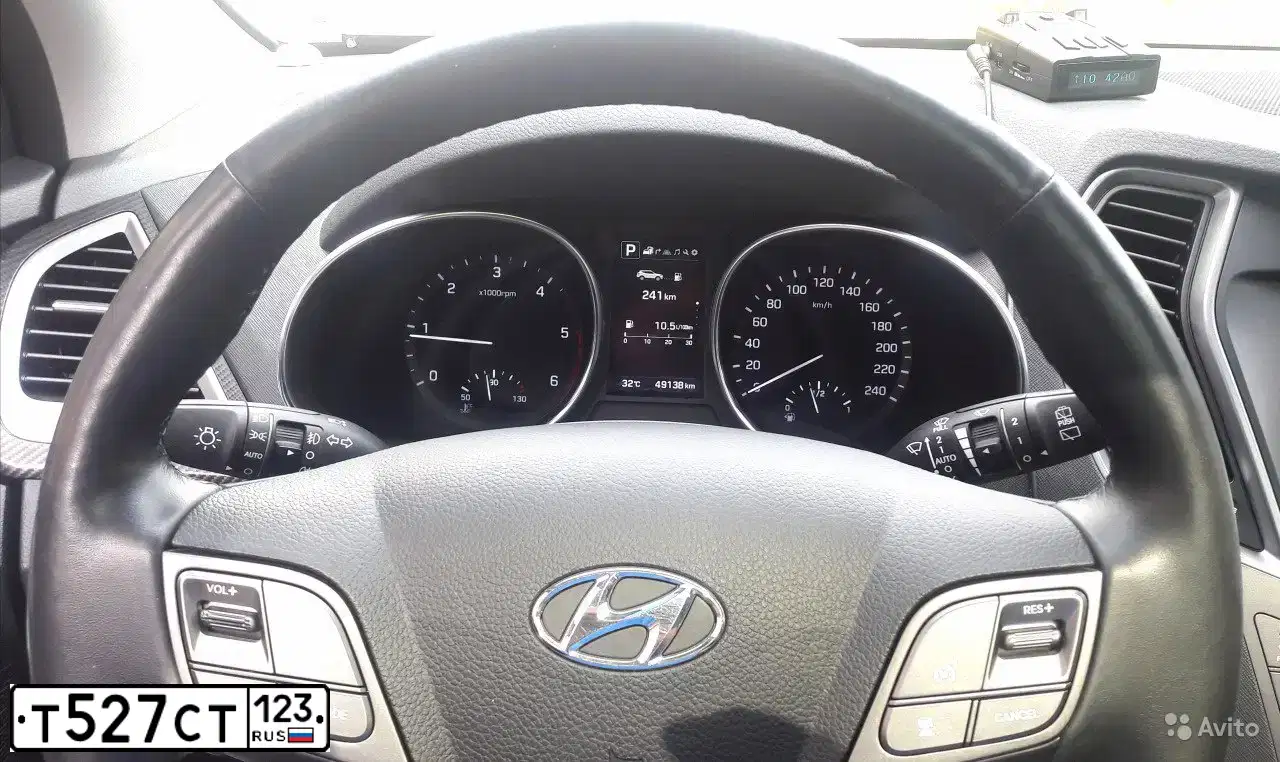 Фото автомобиля HYUNDAI SANTA FE, 2016 — госномер Е234ОЕ193. Цвет: СЕРЫЙ