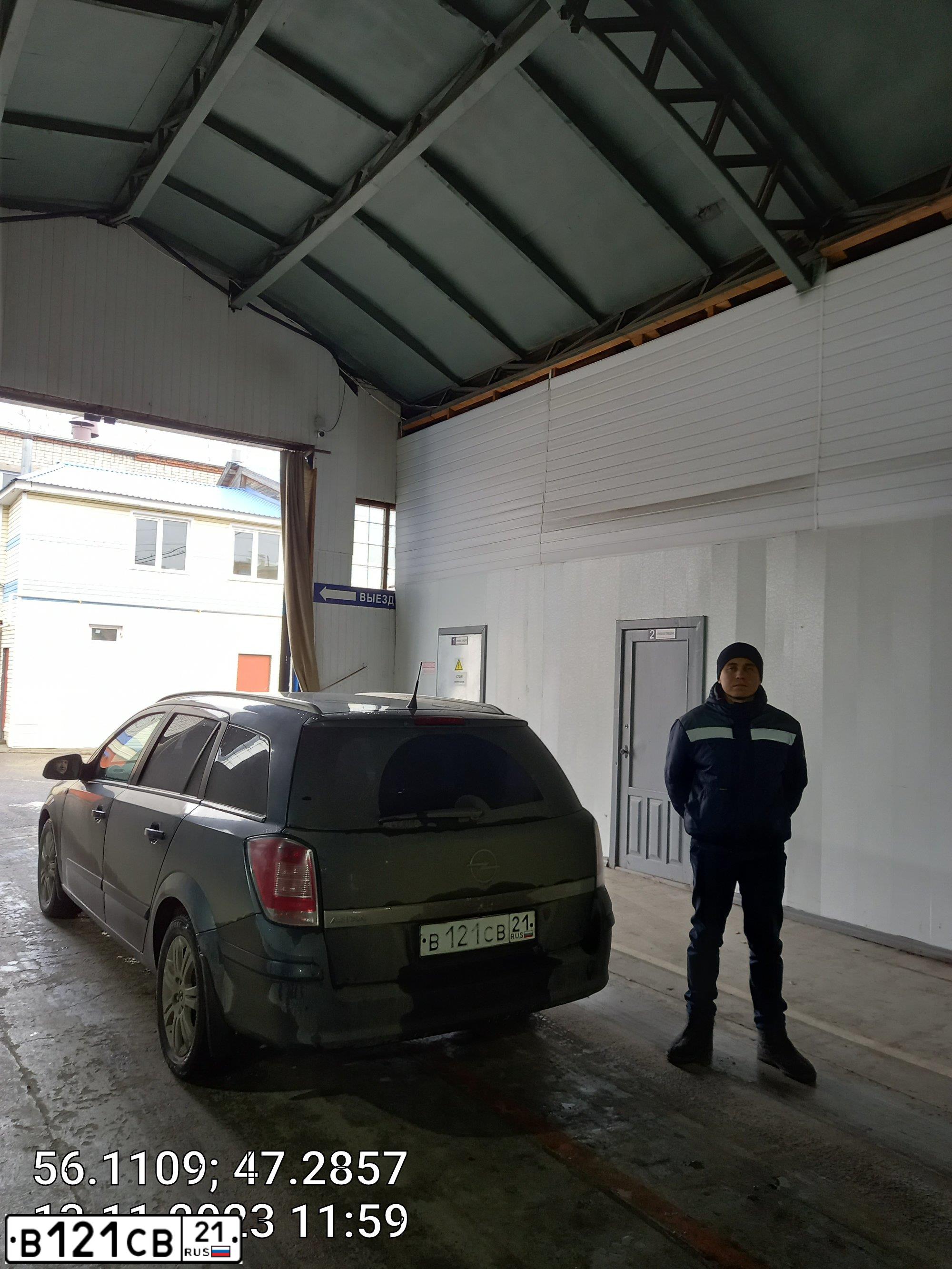 Фото автомобиля OPEL ASTRA, 2010 — госномер В121СВ21. Цвет: СИНИЙ