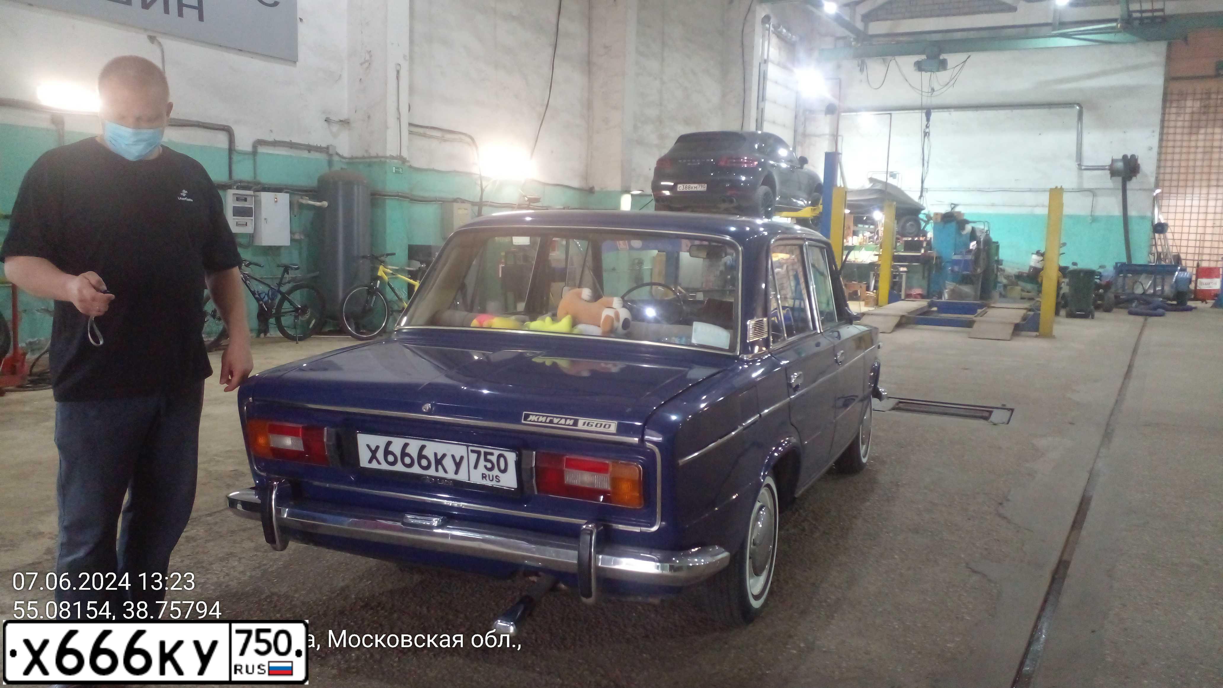 Фото автомобиля LADA 2106, 1996 — госномер С411СУ40. Цвет: Темно-синий