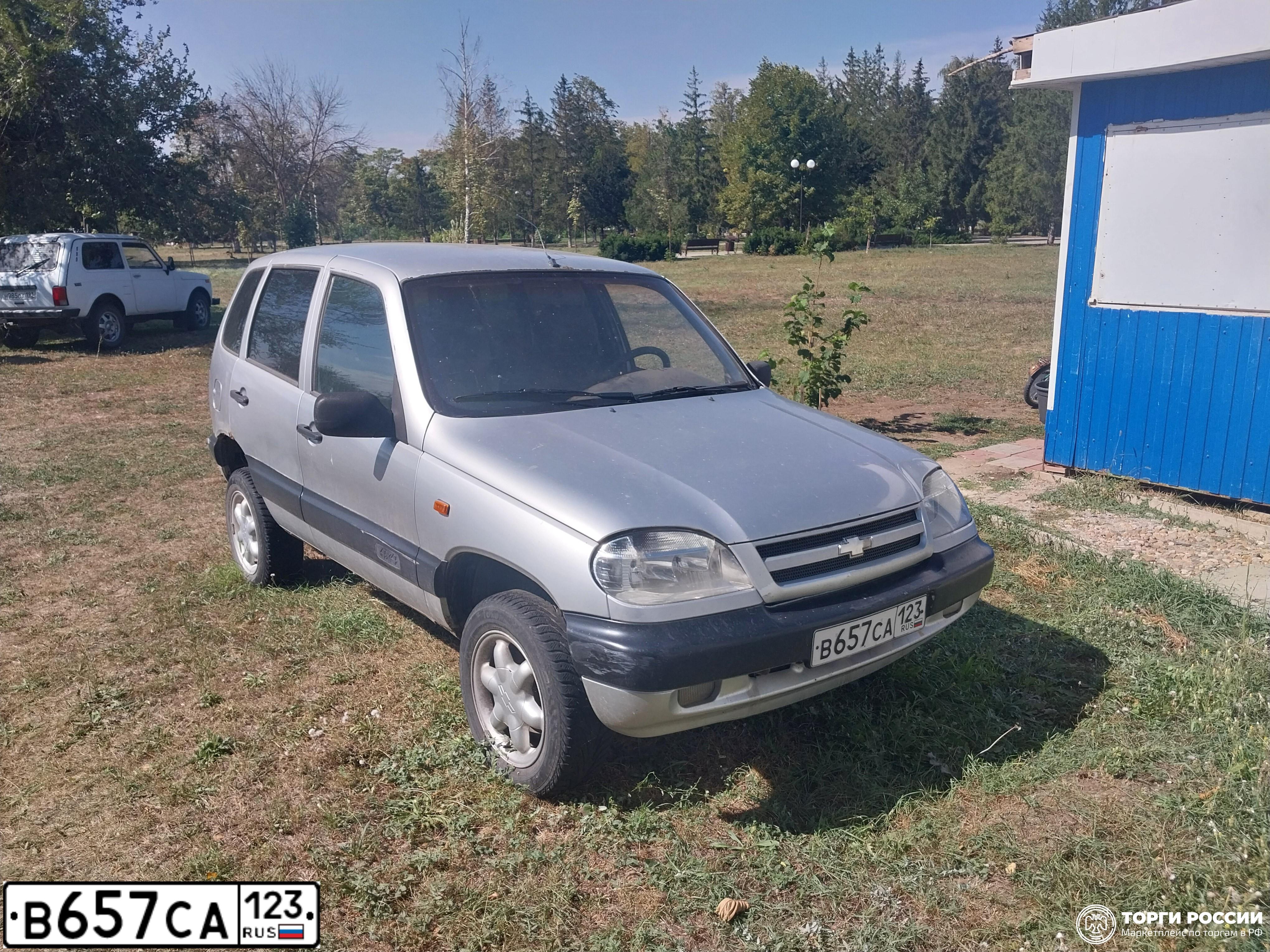 Фото автомобиля CHEVROLET NIVA, 2004 — госномер В657СА123. Цвет: СВЕТЛО-СЕРЕБРИСТЫЙ МЕТАЛЛ