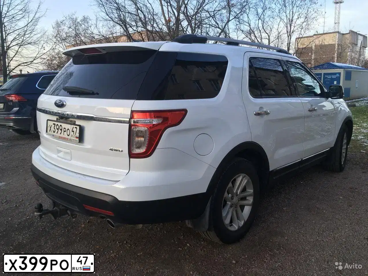 Фото автомобиля FORD EXPLORER, 2013 — госномер М215ХТ198. Цвет: Белый