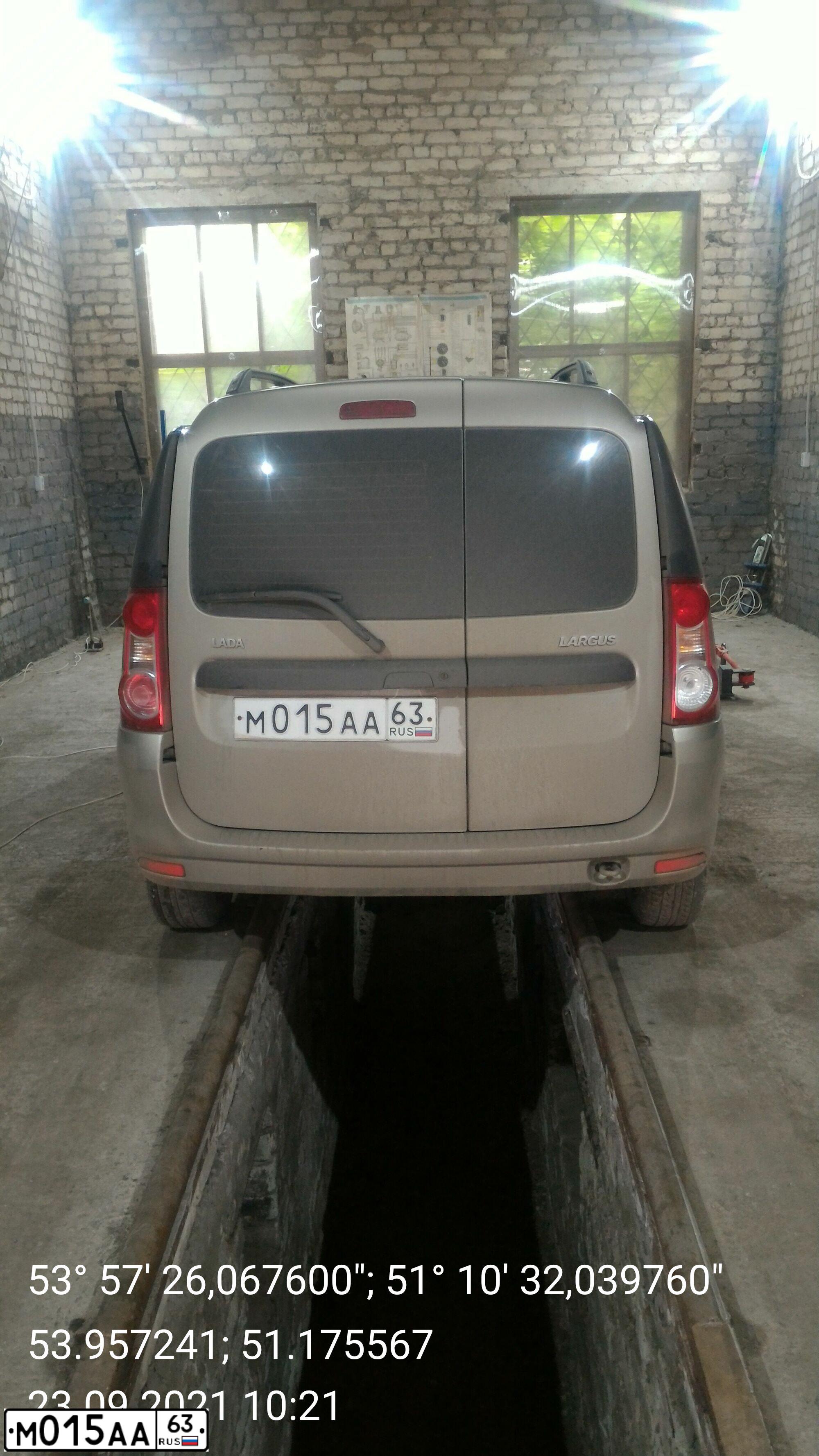 Фото автомобиля LADA LARGUS, 2013 — госномер М015АА63. Цвет: СЕРО-БЕЖЕВЫЙ